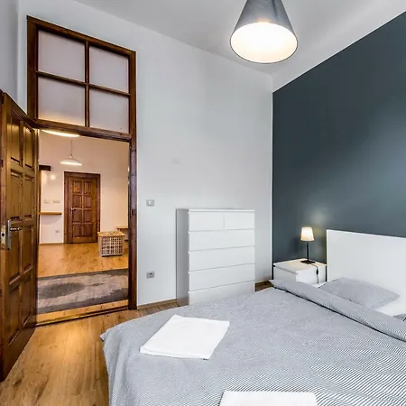 French Touch With Free Parking *