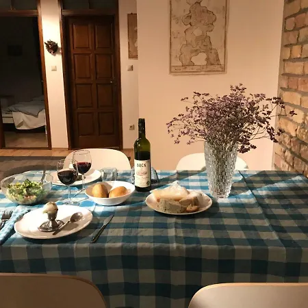 French Touch With Free Parking