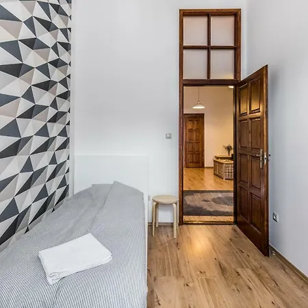 French Touch With Free Parking *